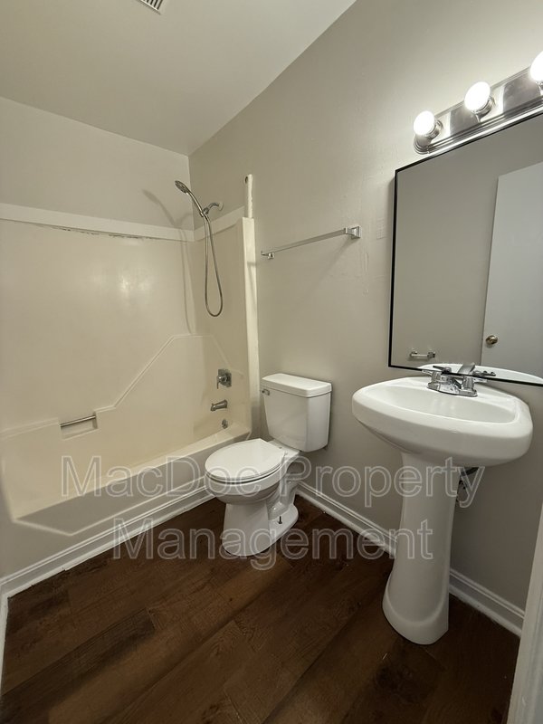 4 Manchester Court property image