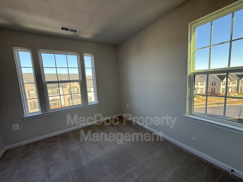 1100 Rampart Drive property image
