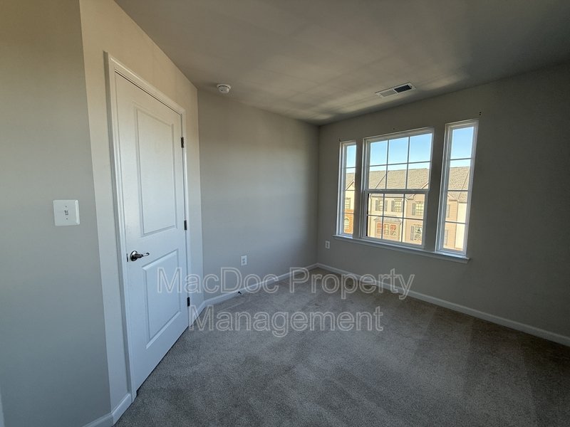 1100 Rampart Drive property image
