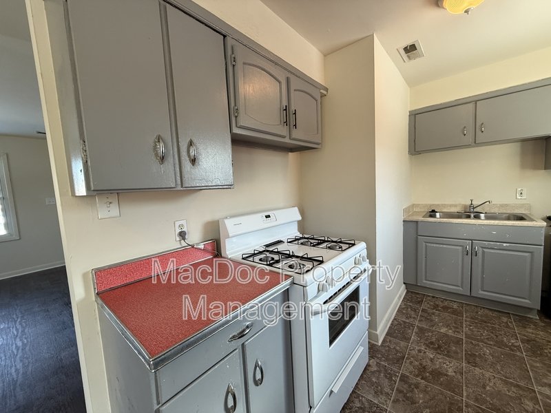 1804 Airport Avenue property image