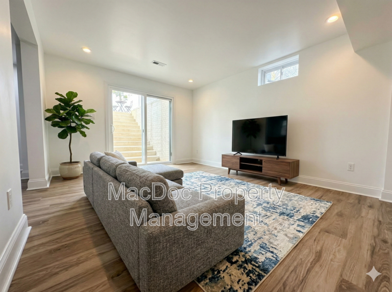 10402 Laurel Ridge Way - BASEMENT Downstairs Apt property image