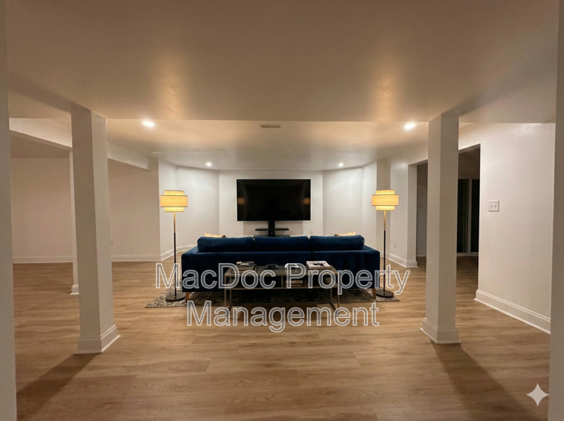 10402 Laurel Ridge Way - BASEMENT Downstairs Apt property image