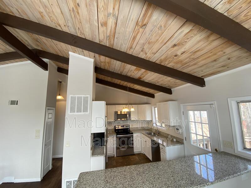 3621 Lakeview Parkway property image