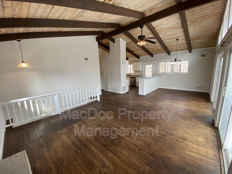 3621 Lakeview Parkway property image