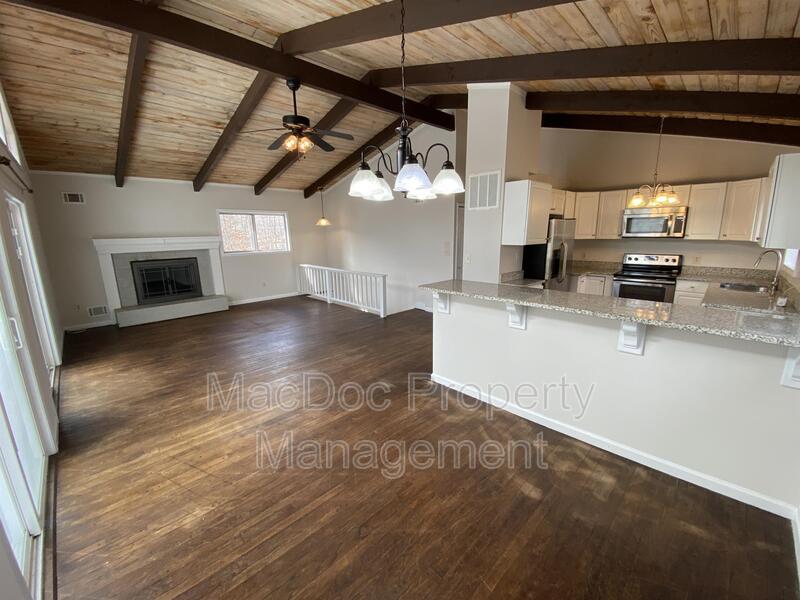 3621 Lakeview Parkway property image