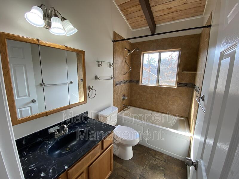 3621 Lakeview Parkway property image