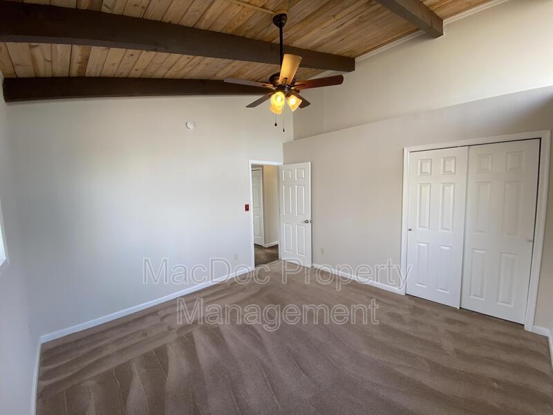 3621 Lakeview Parkway property image