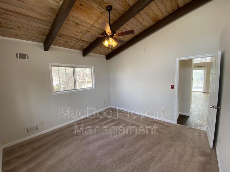 3621 Lakeview Parkway property image