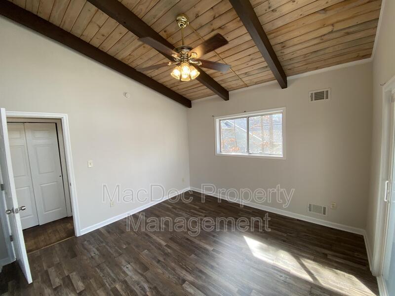 3621 Lakeview Parkway property image