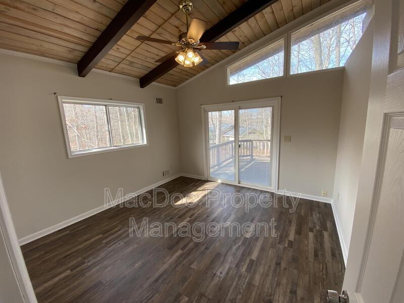 3621 Lakeview Parkway property image