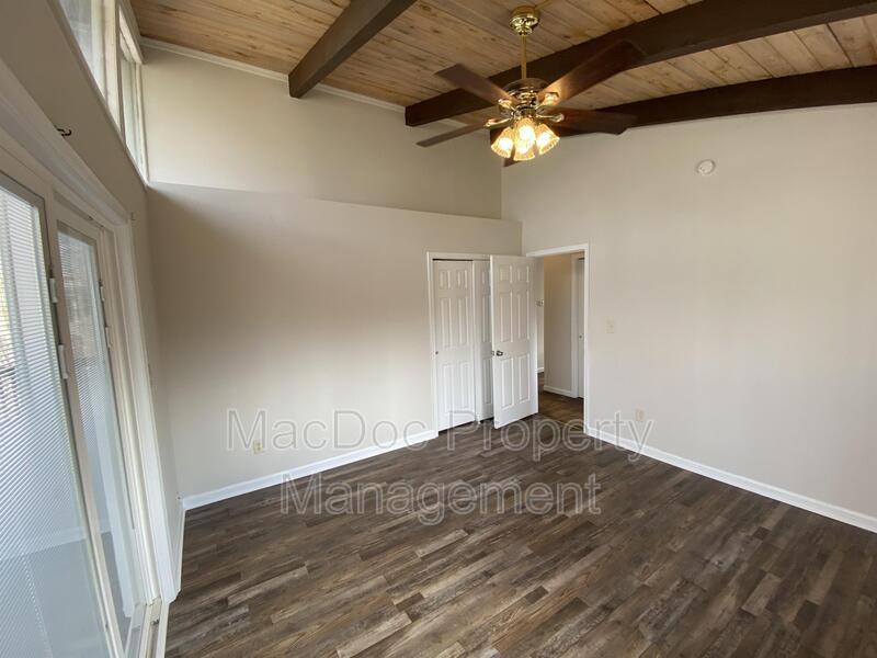 3621 Lakeview Parkway property image