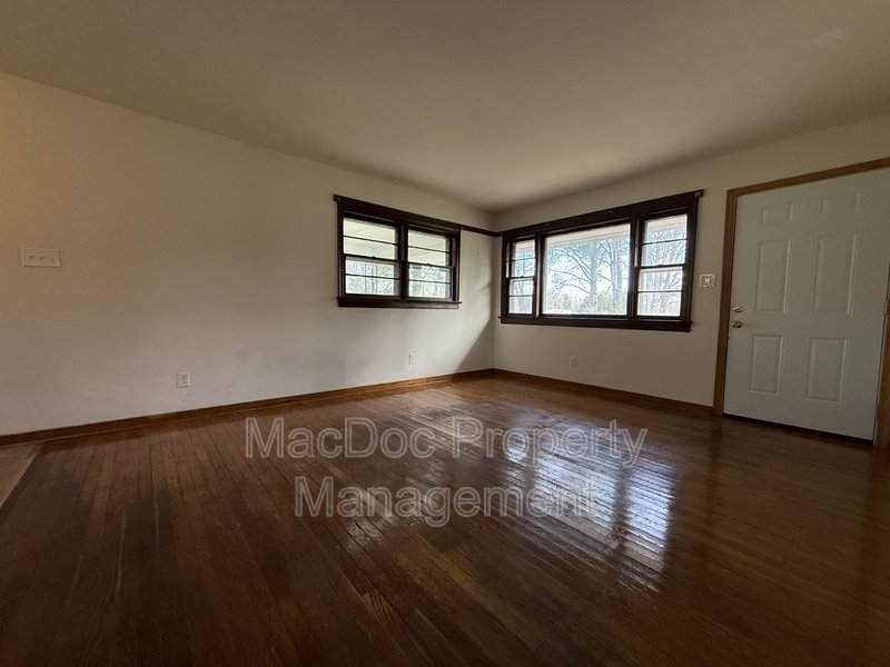 10532 Robert E. Lee Drive property image