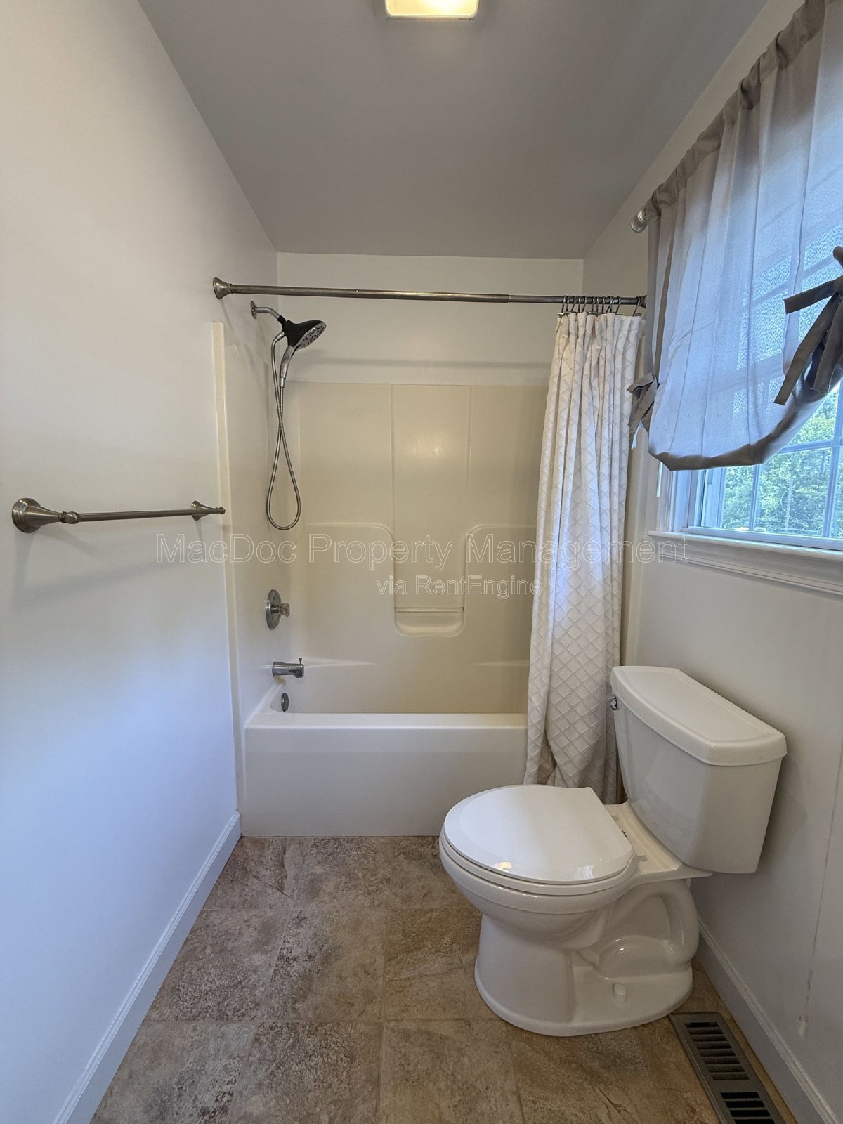 17493 American Way Woodford, VA 22580 property image
