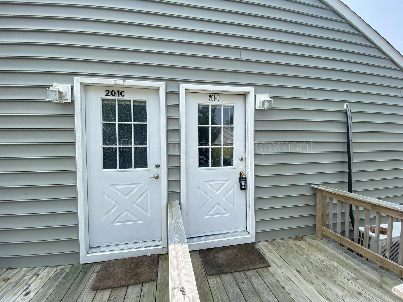 201 North Irving Avenue Apt D Colonial Beach, VA 22443 property image