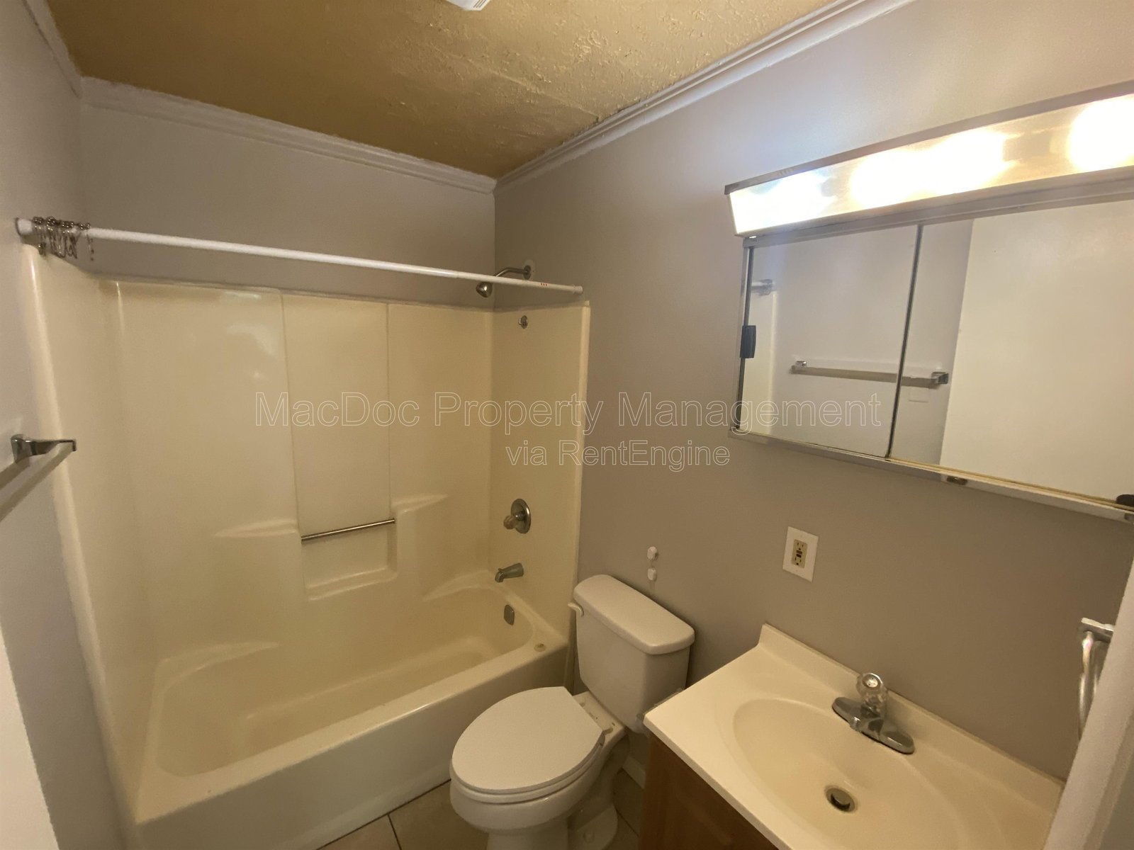 201 North Irving Avenue Apt D Colonial Beach, VA 22443 property image