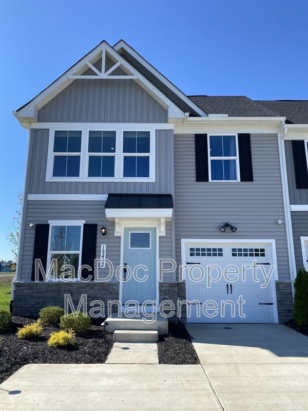 18422 Centennial Circle property image