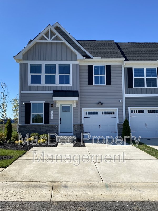 18422 Centennial Circle property image