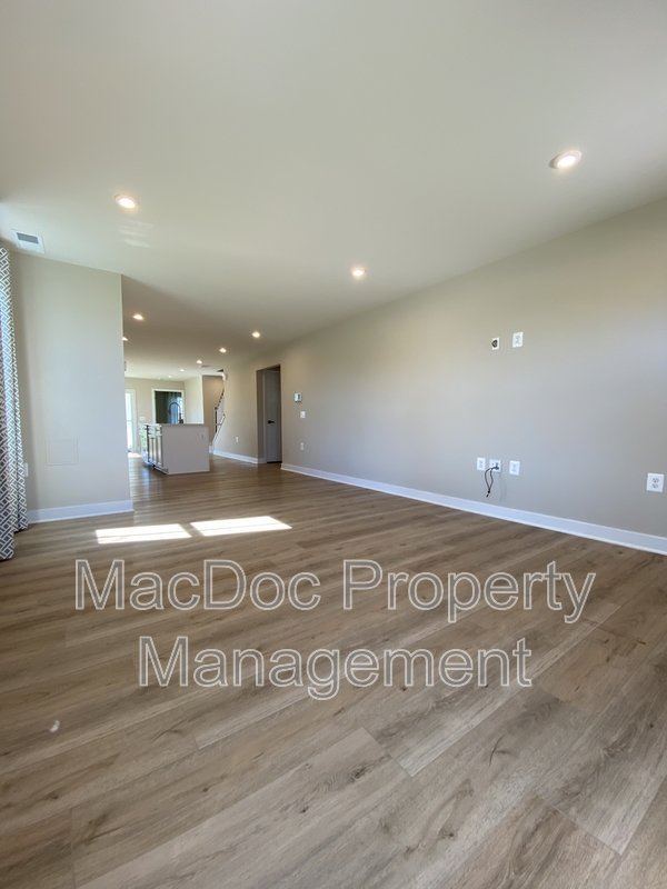 18422 Centennial Circle property image