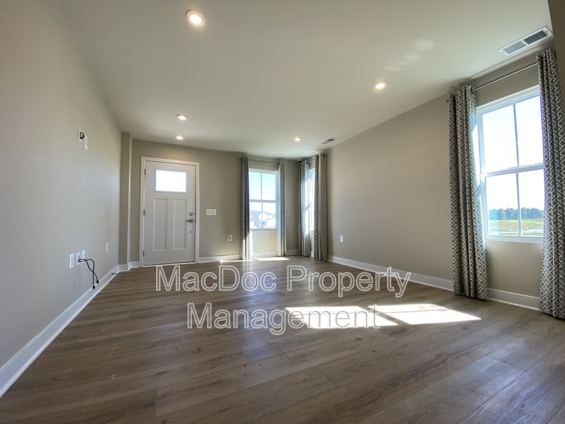 18422 Centennial Circle property image