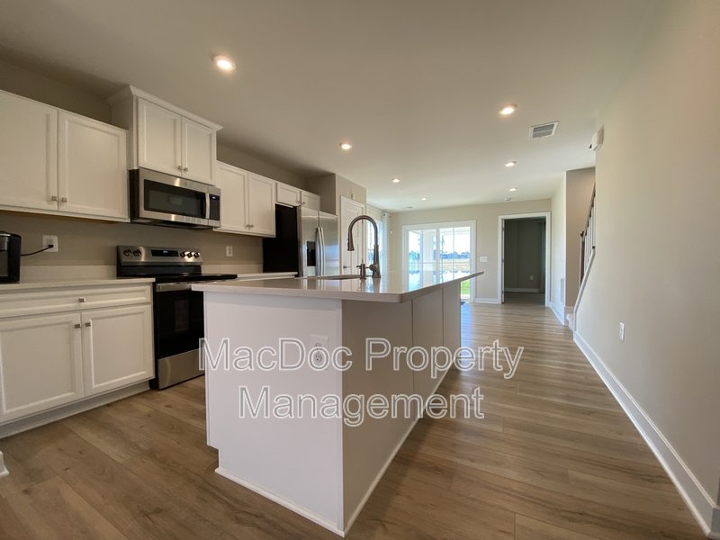18422 Centennial Circle property image
