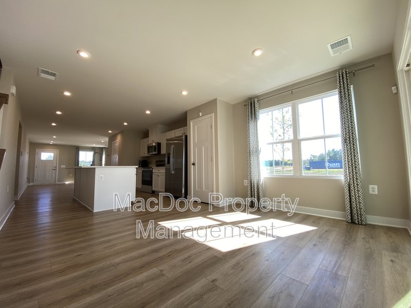 18422 Centennial Circle property image