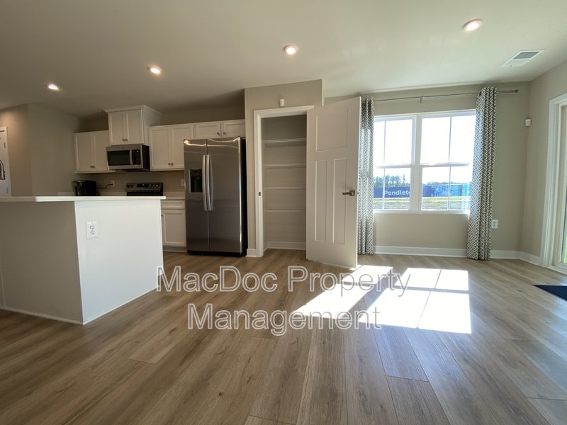 18422 Centennial Circle property image