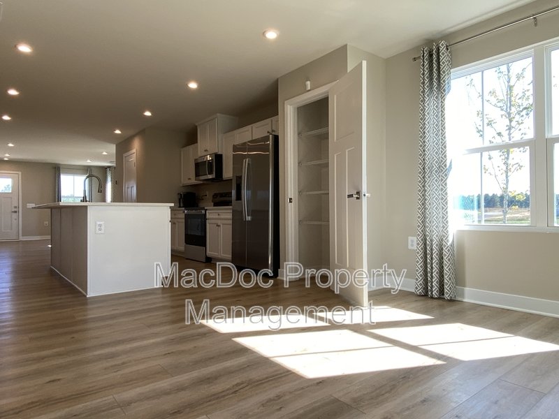 18422 Centennial Circle property image