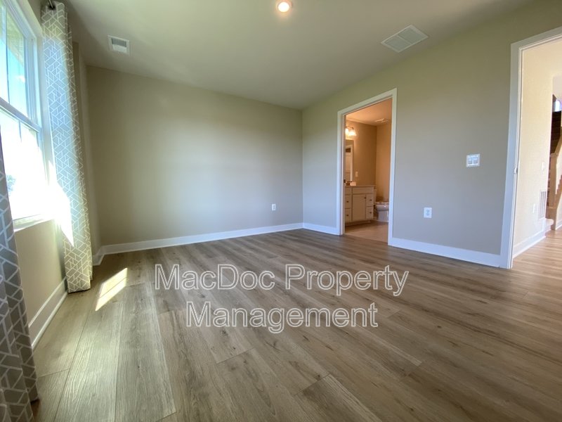 18422 Centennial Circle property image