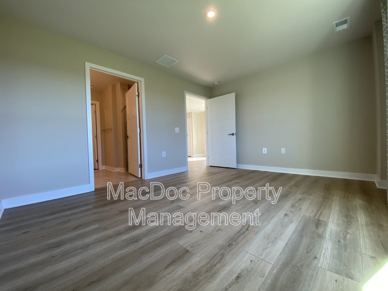 18422 Centennial Circle property image