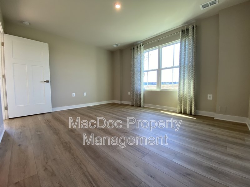 18422 Centennial Circle property image