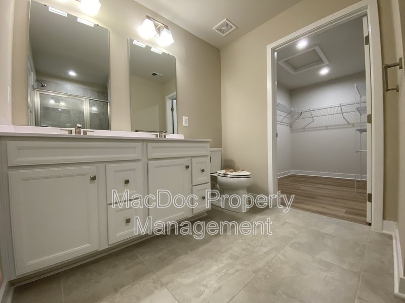 18422 Centennial Circle property image