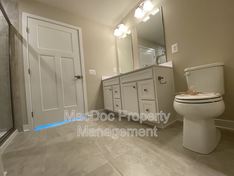 18422 Centennial Circle property image