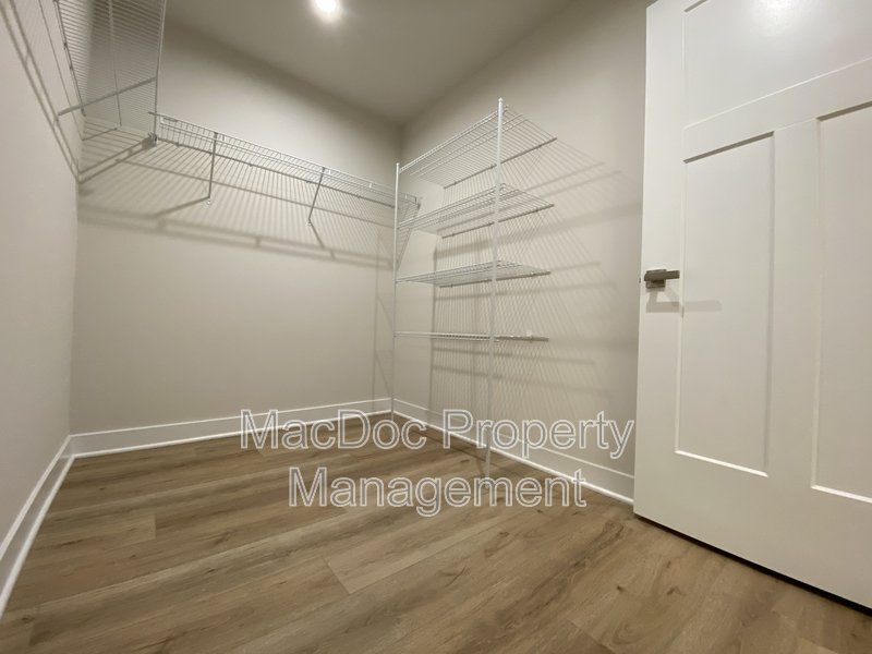 18422 Centennial Circle property image