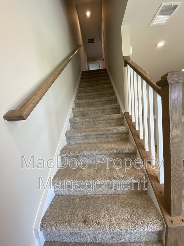 18422 Centennial Circle property image