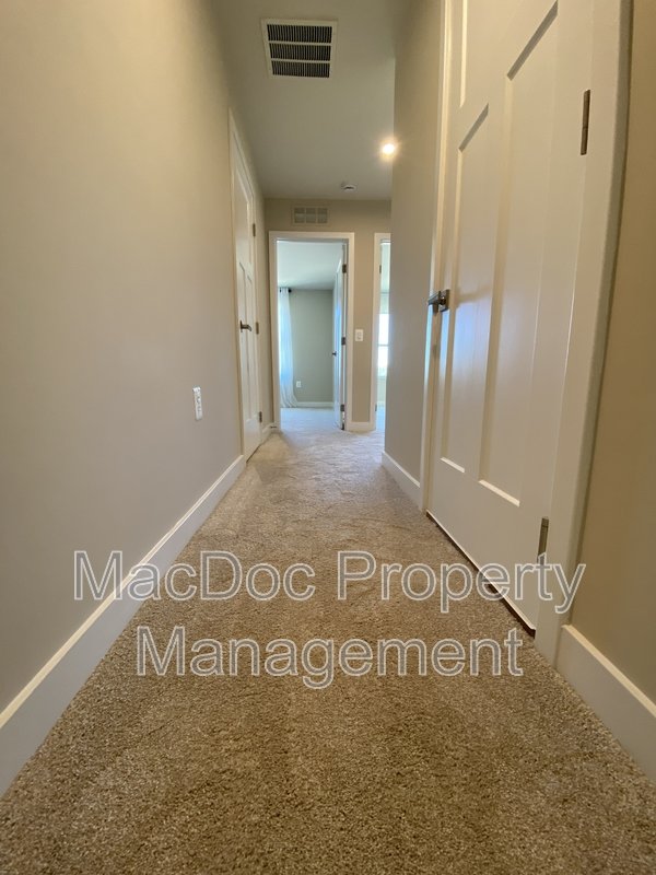 18422 Centennial Circle property image