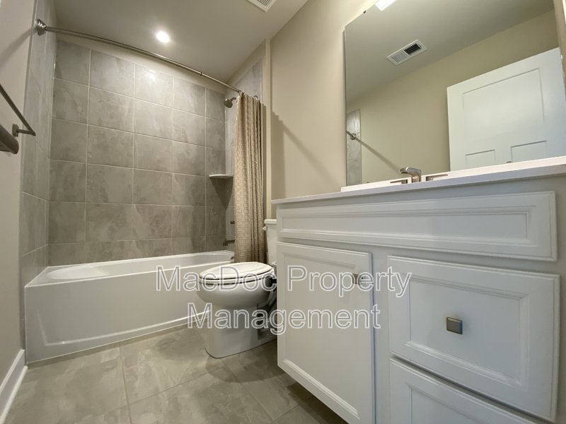 18422 Centennial Circle property image