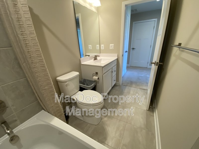 18422 Centennial Circle property image