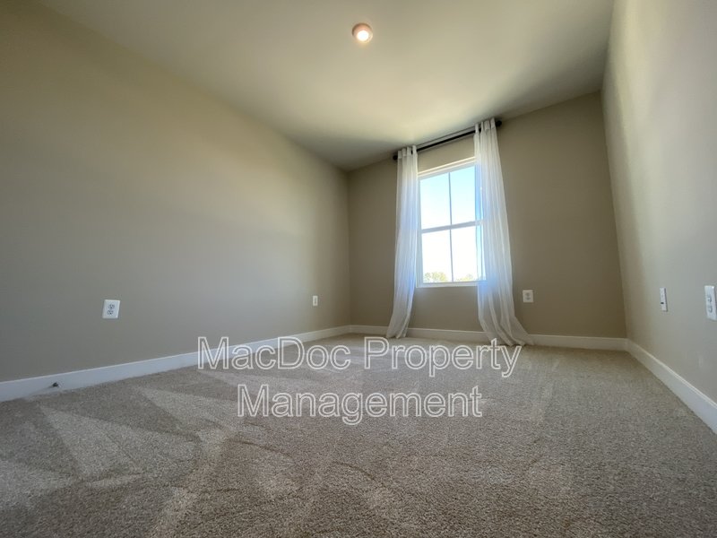 18422 Centennial Circle property image