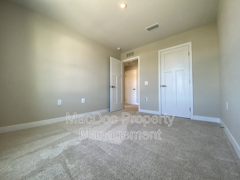 18422 Centennial Circle property image