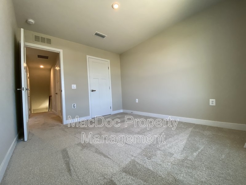 18422 Centennial Circle property image