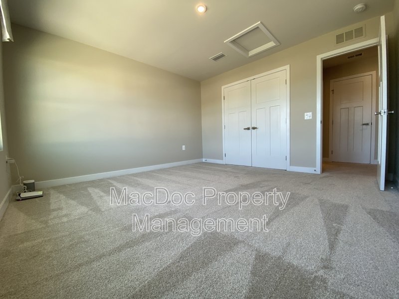 18422 Centennial Circle property image