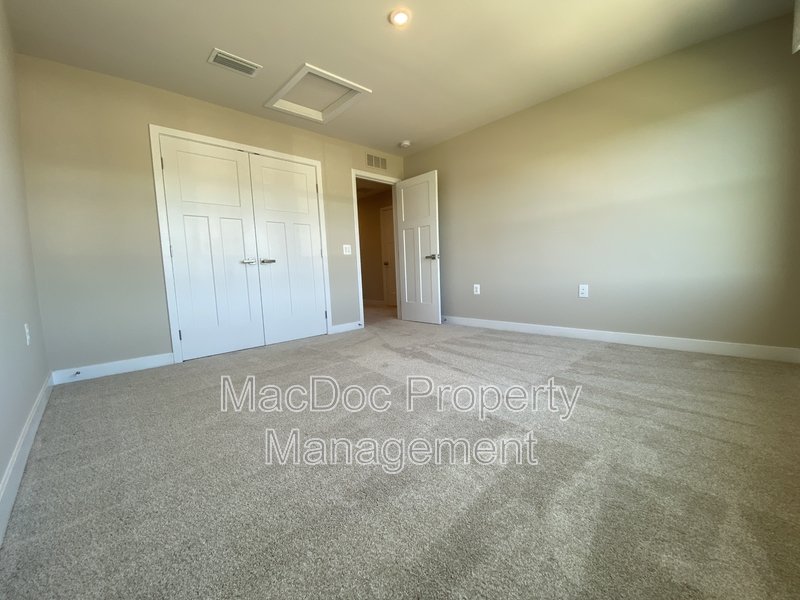 18422 Centennial Circle property image