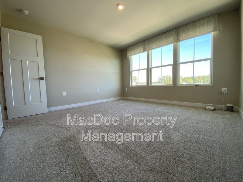 18422 Centennial Circle property image