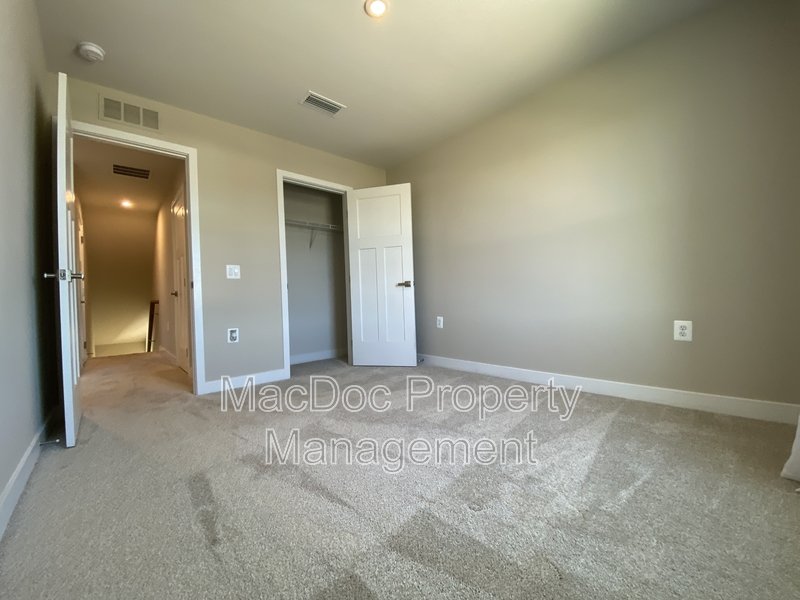 18422 Centennial Circle property image