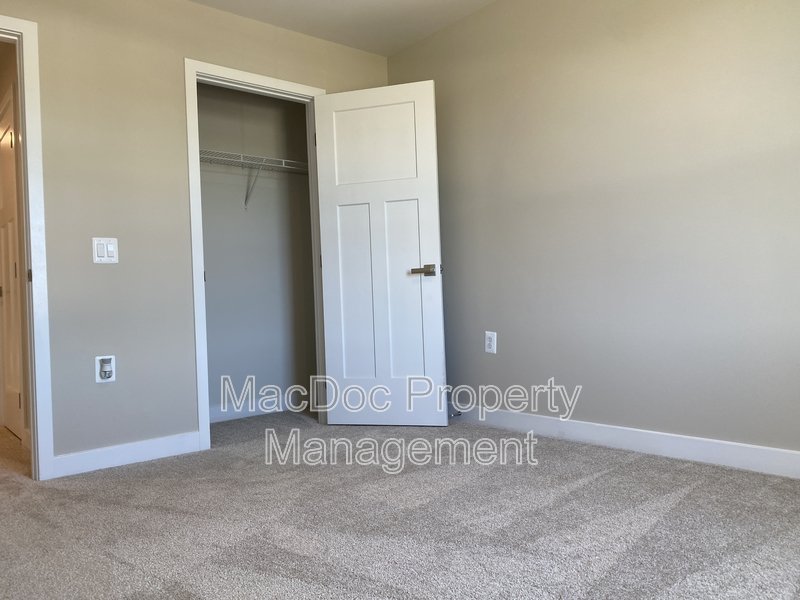 18422 Centennial Circle property image