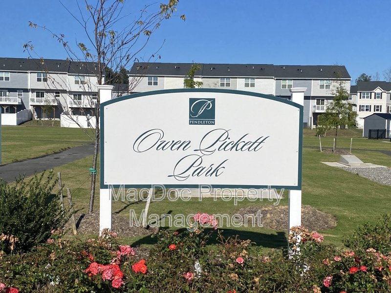 18422 Centennial Circle property image