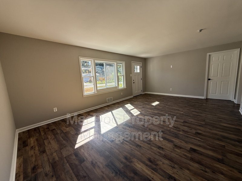 187 Brooks Drive property image