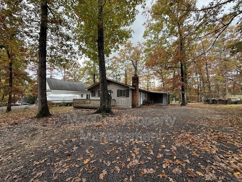 900 Lakeview Parkway property image