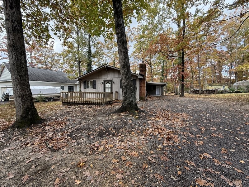 900 Lakeview Parkway property image