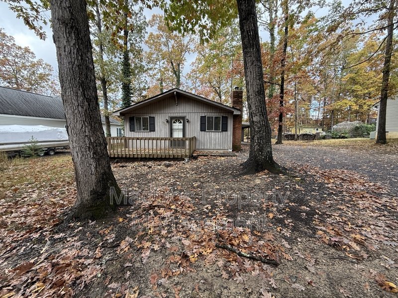 900 Lakeview Parkway property image